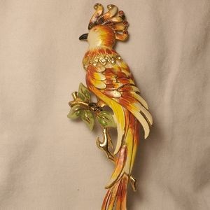 1941 vintage Coro enamel fur clip.